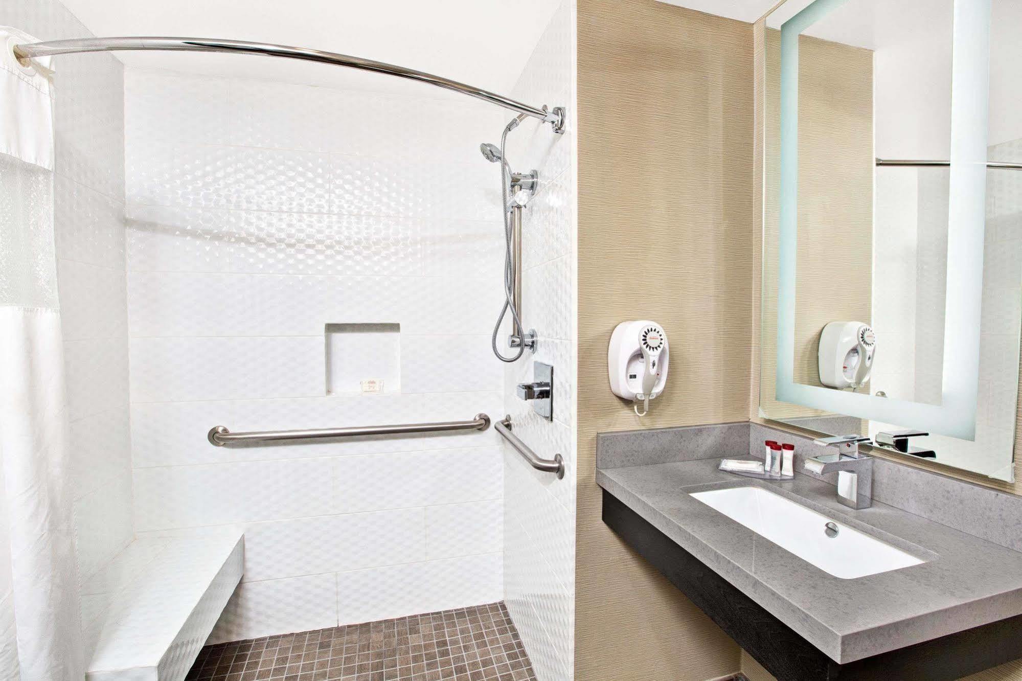Ramada By Wyndham Marina Del Rey Ξενοδοχείο Εξωτερικό φωτογραφία